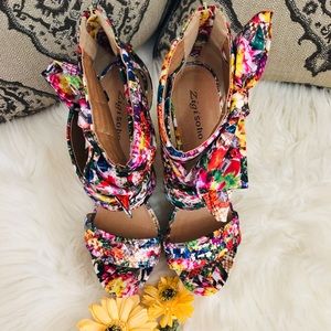 Zigi soho sandal floral wedges with side bow